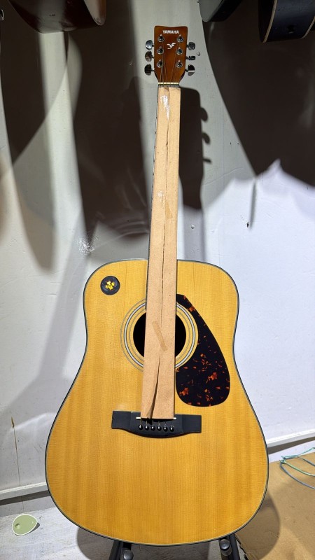 Yamaha F600 Acoustic Guitar